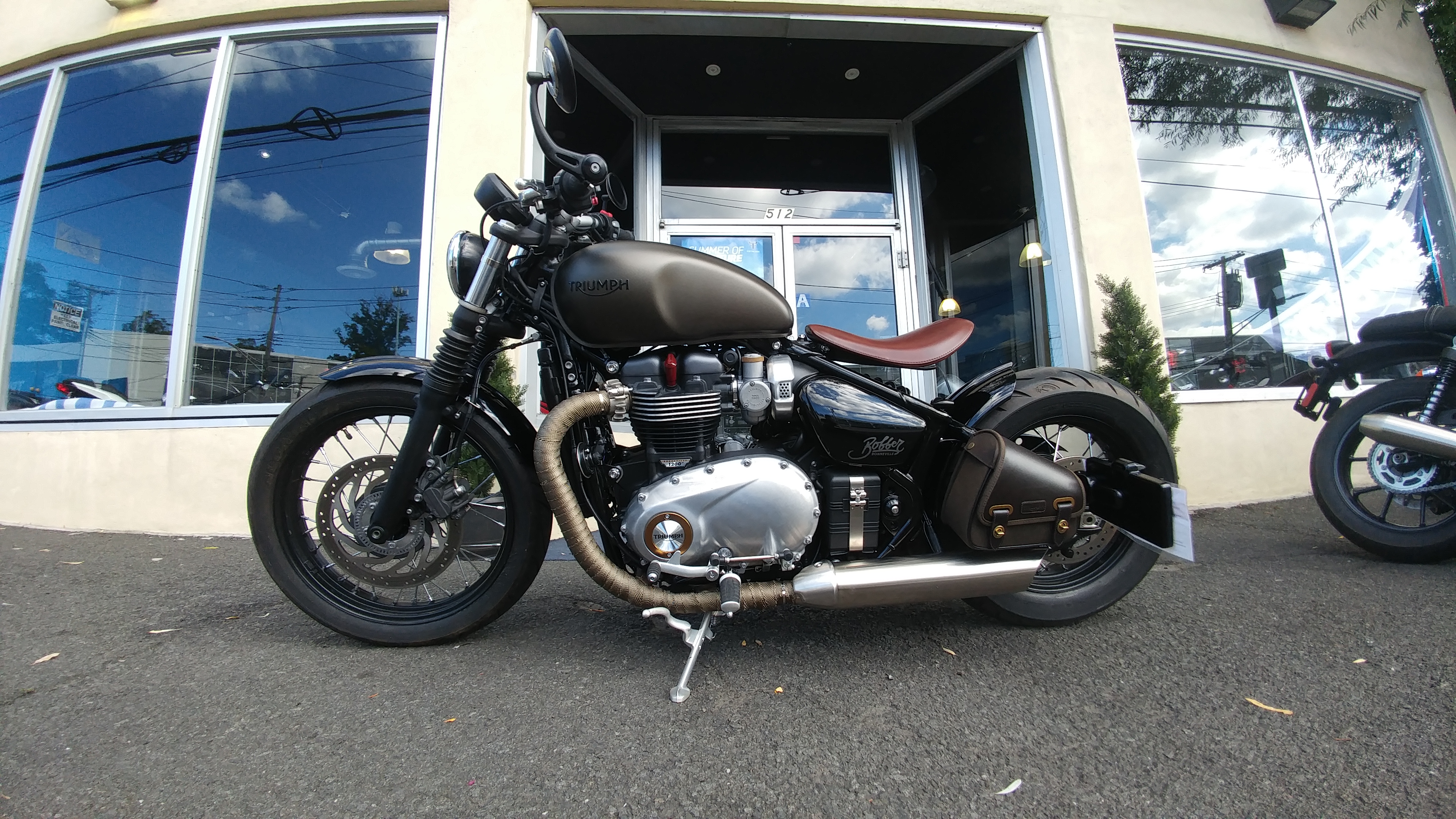 Tour de cou Cohen noir/blanc Triumph - Motorcycles Legend shop